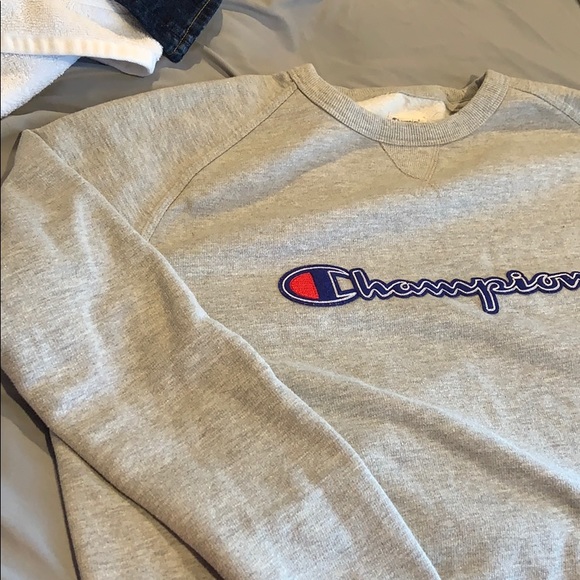 Men’s Champion Grey Crewneck - Picture 3 of 4